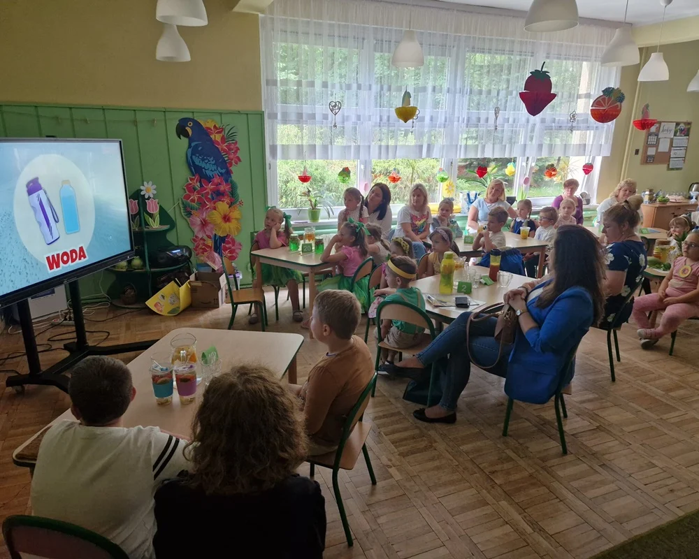 Dzieci z Siemianowic tworzą zdrowe i pyszne napoje izotoniczne na konkurs!