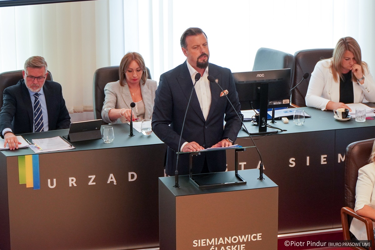 Radni nie udzielili Rafałowi Piechowi wotum zaufania i absolutorium!