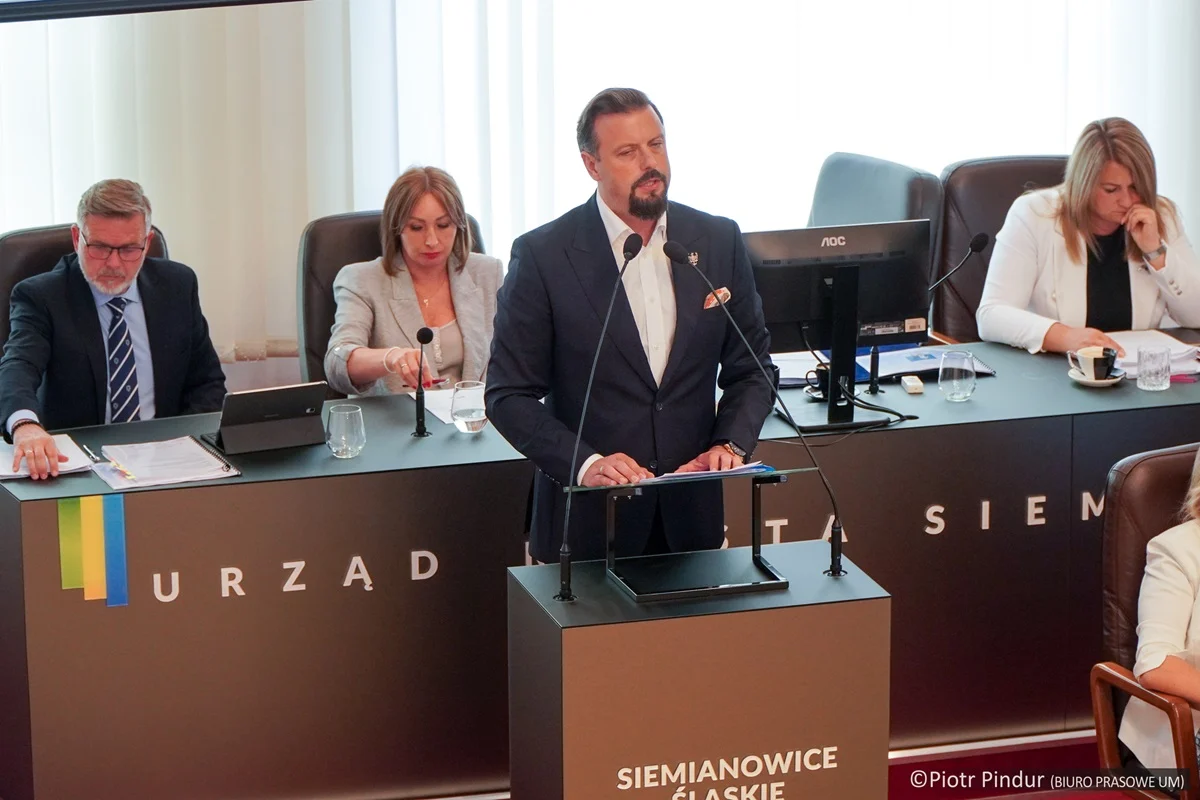 Radni nie udzielili Rafałowi Piechowi wotum zaufania i absolutorium!