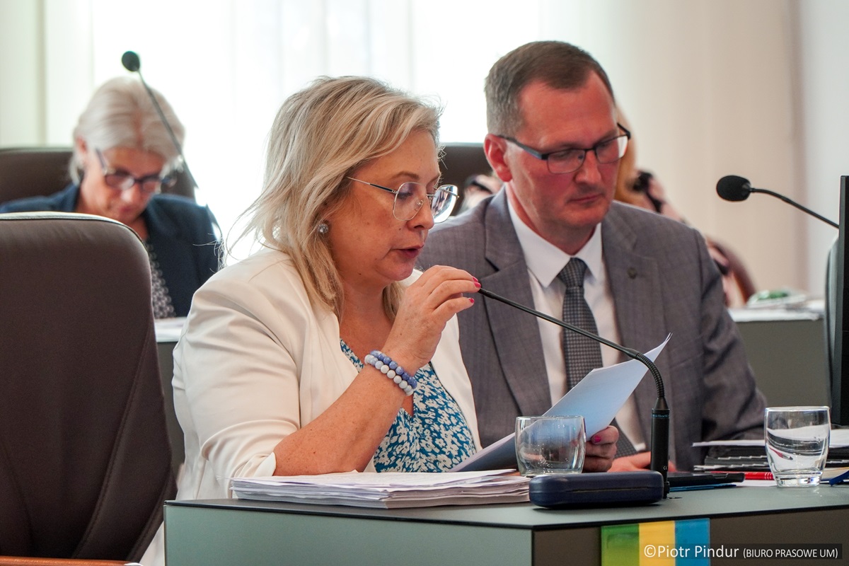 Radni nie udzielili Rafałowi Piechowi wotum zaufania i absolutorium!