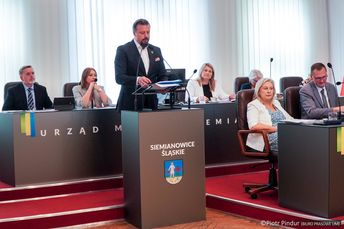 Radni nie udzielili Rafałowi Piechowi wotum zaufania i absolutorium!