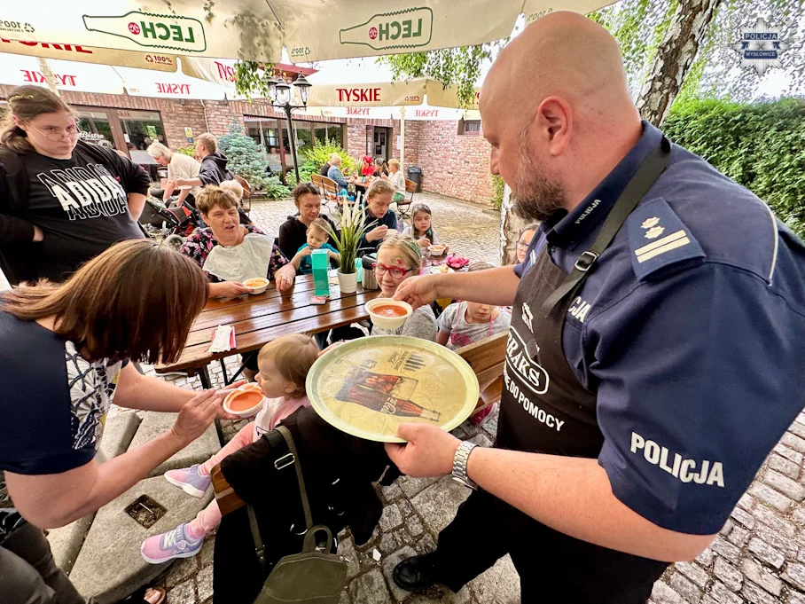 Mundurowi na akcji "Gotuj się do pomocy"!