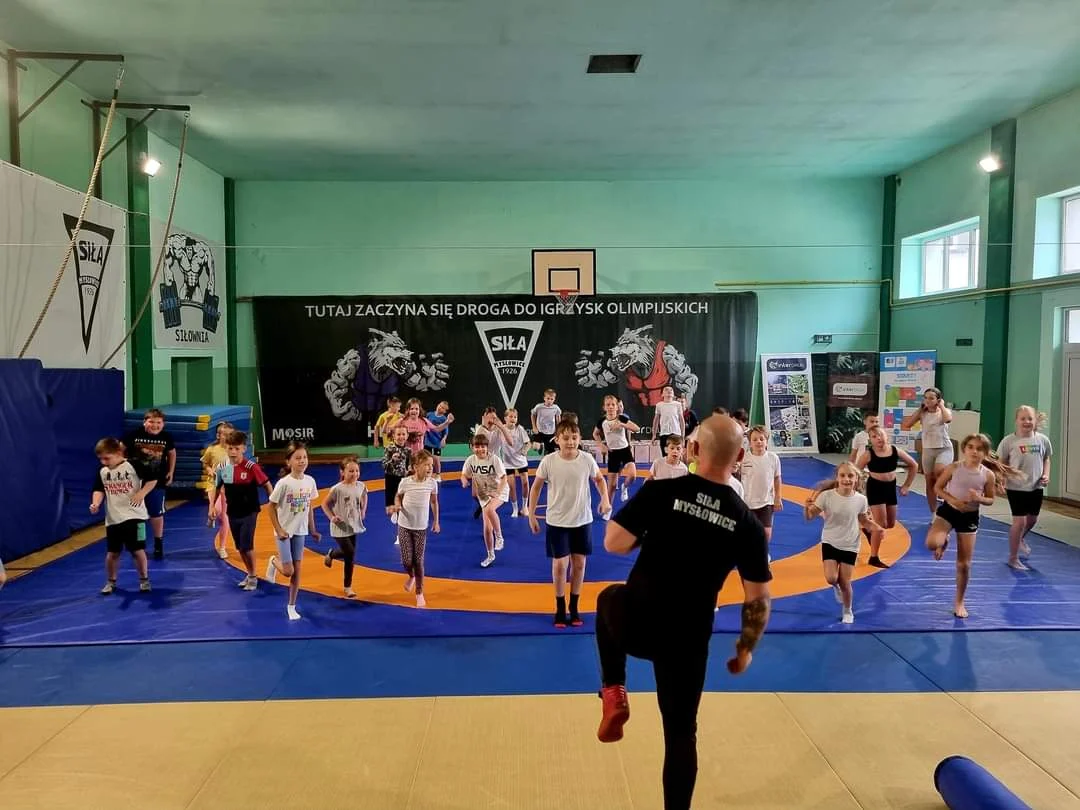 Strażnicy miejscy pojawili się na III edycji akcji ”Czytaj – Trenuj – bądź Bezpieczny”!