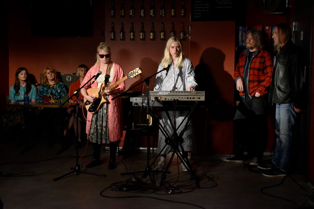 "Opadające liście" w kinie pod chmurką