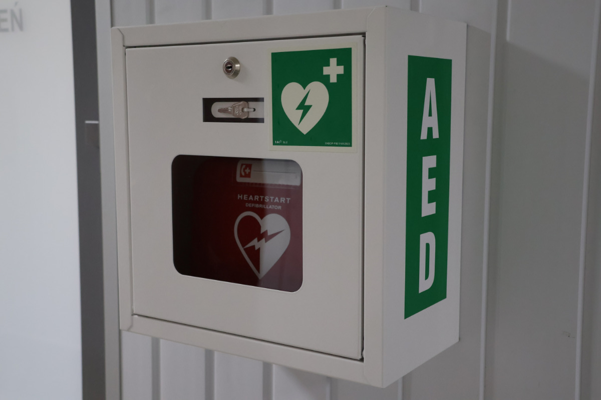 Defibrylator AED w urzędzie