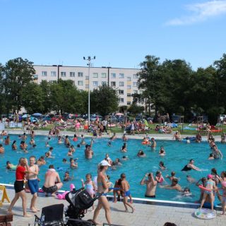 Wodne szaleństwo na piekarskim basenie odkrytym już od 22 czerwca!