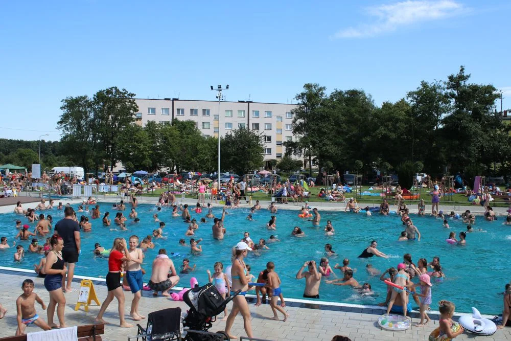 Wodne szaleństwo na piekarskim basenie odkrytym już od 22 czerwca!