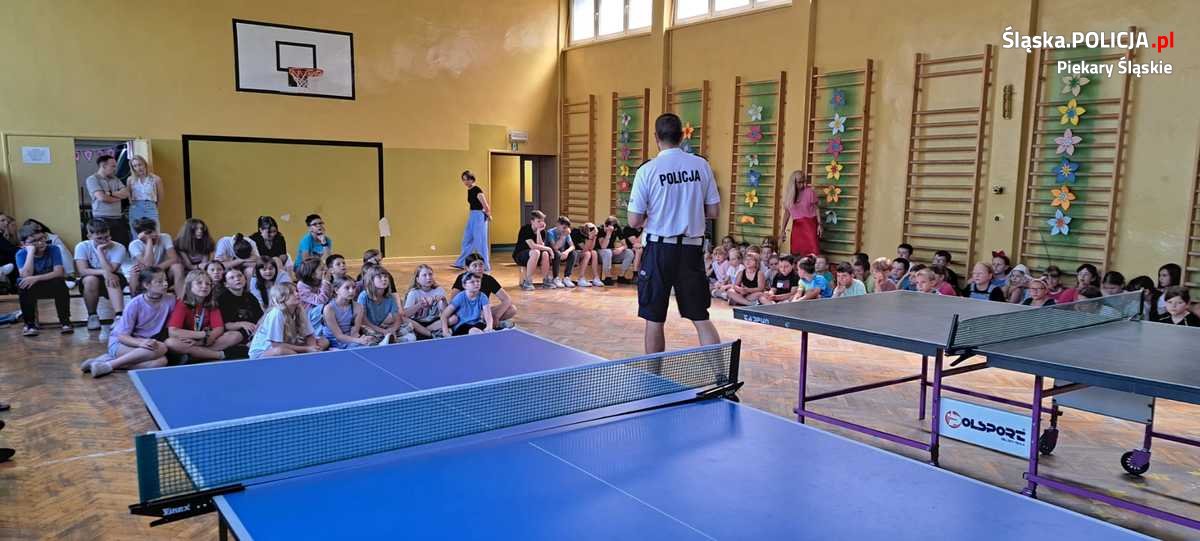 Policjanci w szkołach i przedszkolach uczą zasad bezpiecznego wypoczynku nad wodą
