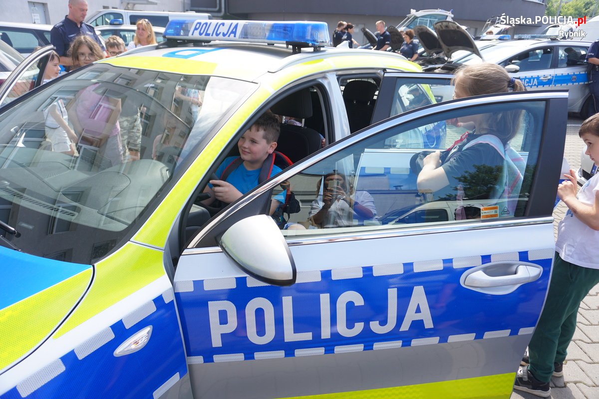 Uczniowie SP 34 na wizycie w rybnickiej komendzie