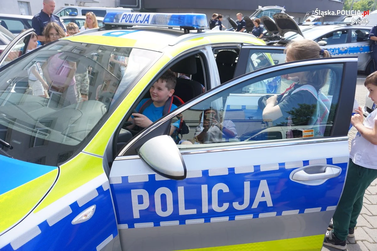 Uczniowie SP 34 na wizycie w rybnickiej komendzie