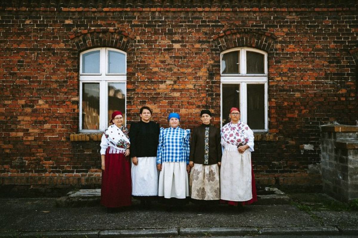 Rybnickie seniorki szyją i prezentują tradycyjne stroje ludowe Rybnika!