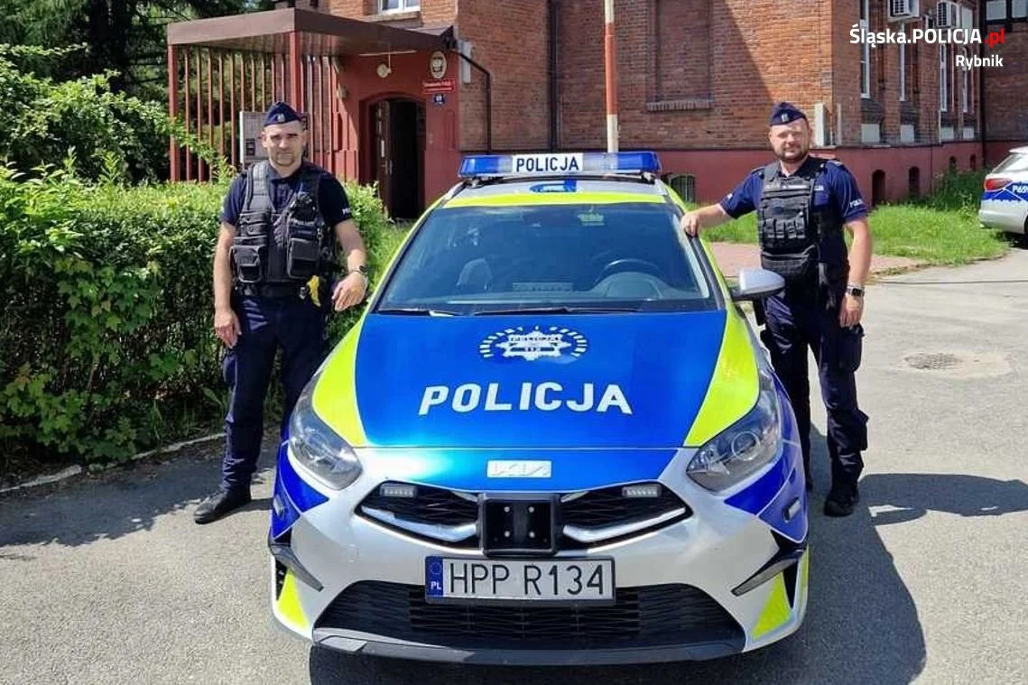 Policjanci uratowali 72-latkę z płonącego mieszkania!