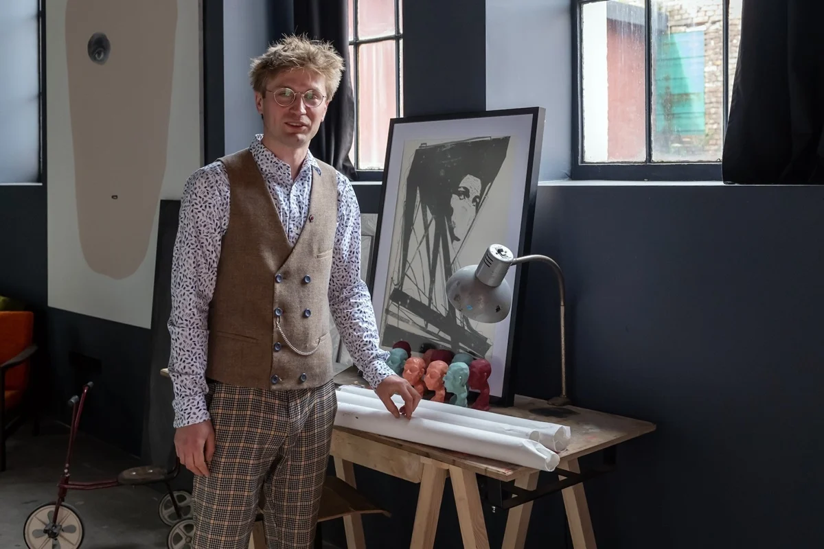 W dawnej lokomotywowni Warsztatów Naprawczych powstała pracownia bytomskiego artysty!