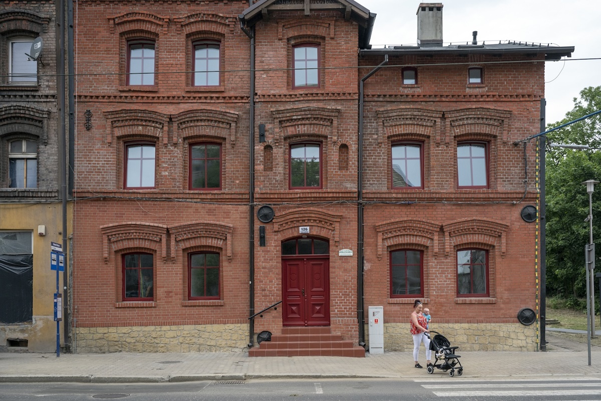 Sześć rodzin odbiera klucze do odnowionych mieszkań socjalnych przy ul. Zabrzańskiej 126