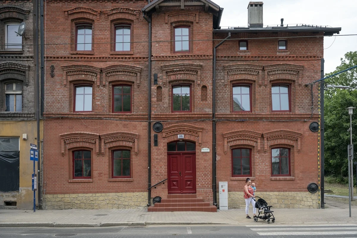 Sześć rodzin odbiera klucze do odnowionych mieszkań socjalnych przy ul. Zabrzańskiej 126