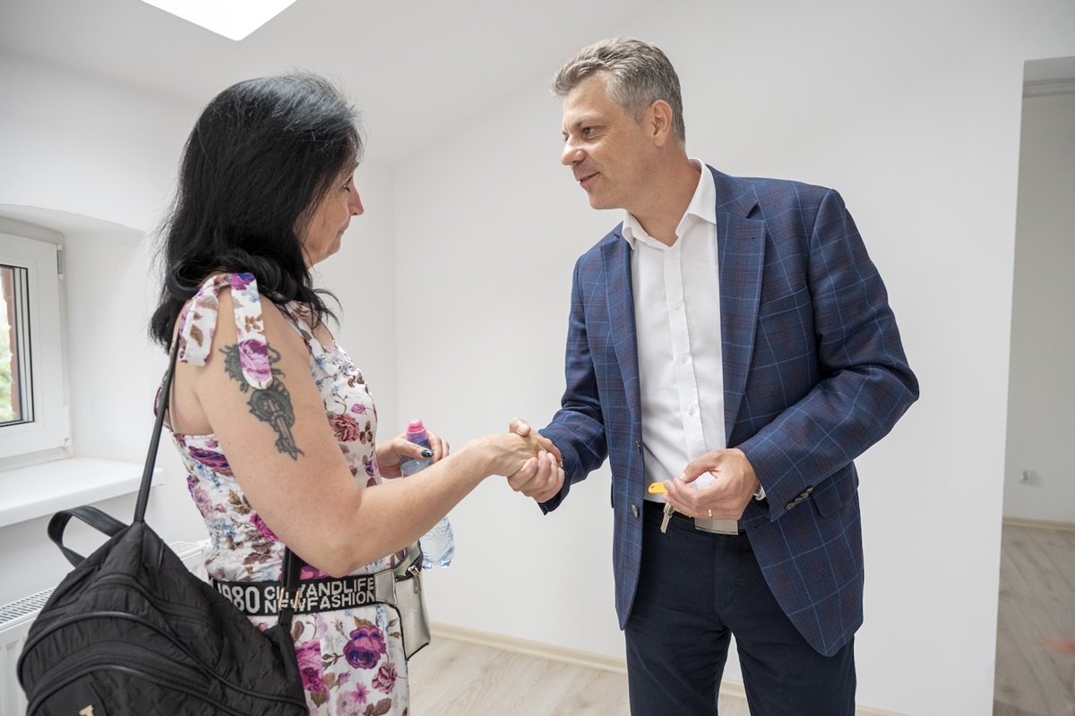 Sześć rodzin odbiera klucze do odnowionych mieszkań socjalnych przy ul. Zabrzańskiej 126