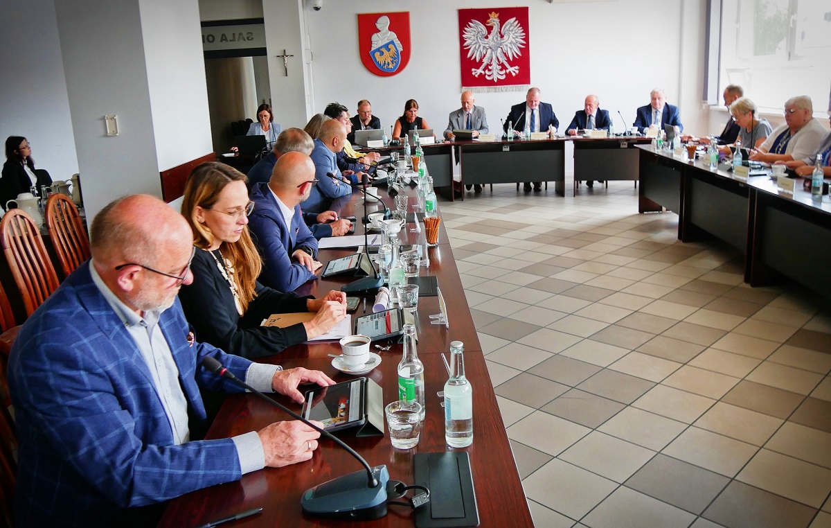 III Posiedzenie Rady Powiatu: Nowa radna, Komisje i zmiany personalne [FOTO]