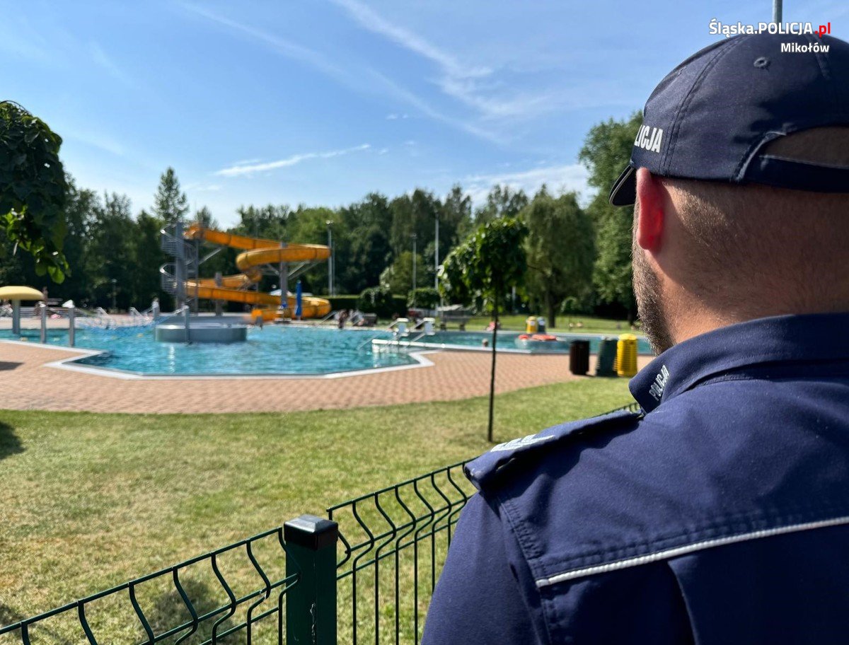 Dzielnicowi odwiedzili baseny miejskie!