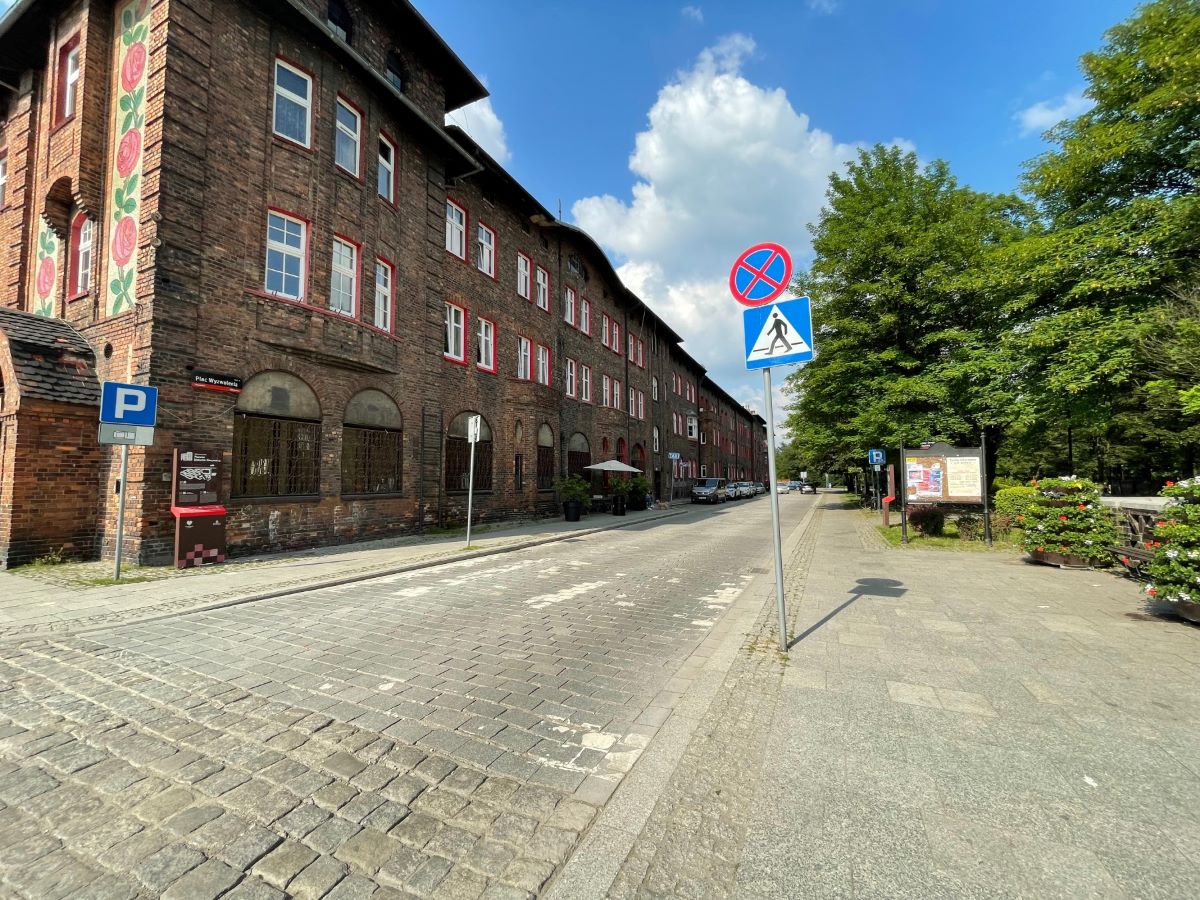 Dzisiaj ruszył remont przy Placu Wyzwolenia w Katowicach!