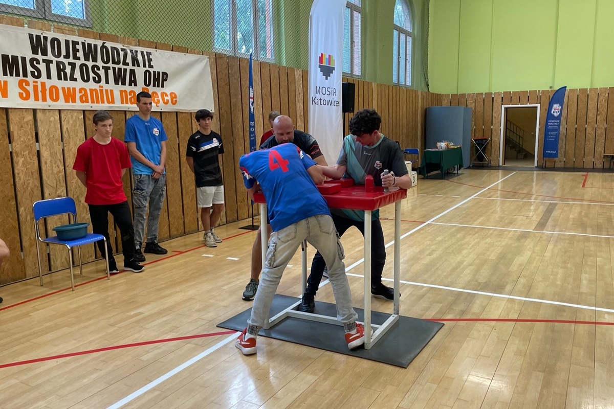 Wojewódzkie Mistrzostwa OHP w Armwrestling – czyli „zapasy na ręce”