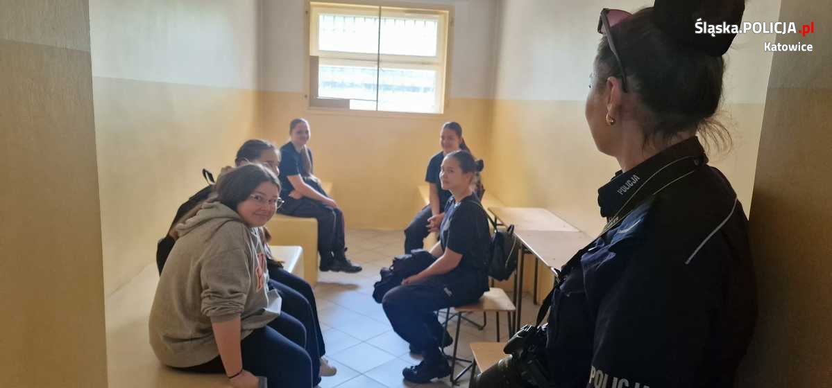 Służba zawodowa w Policji. Spotkanie z młodzieżą katowickich liceów