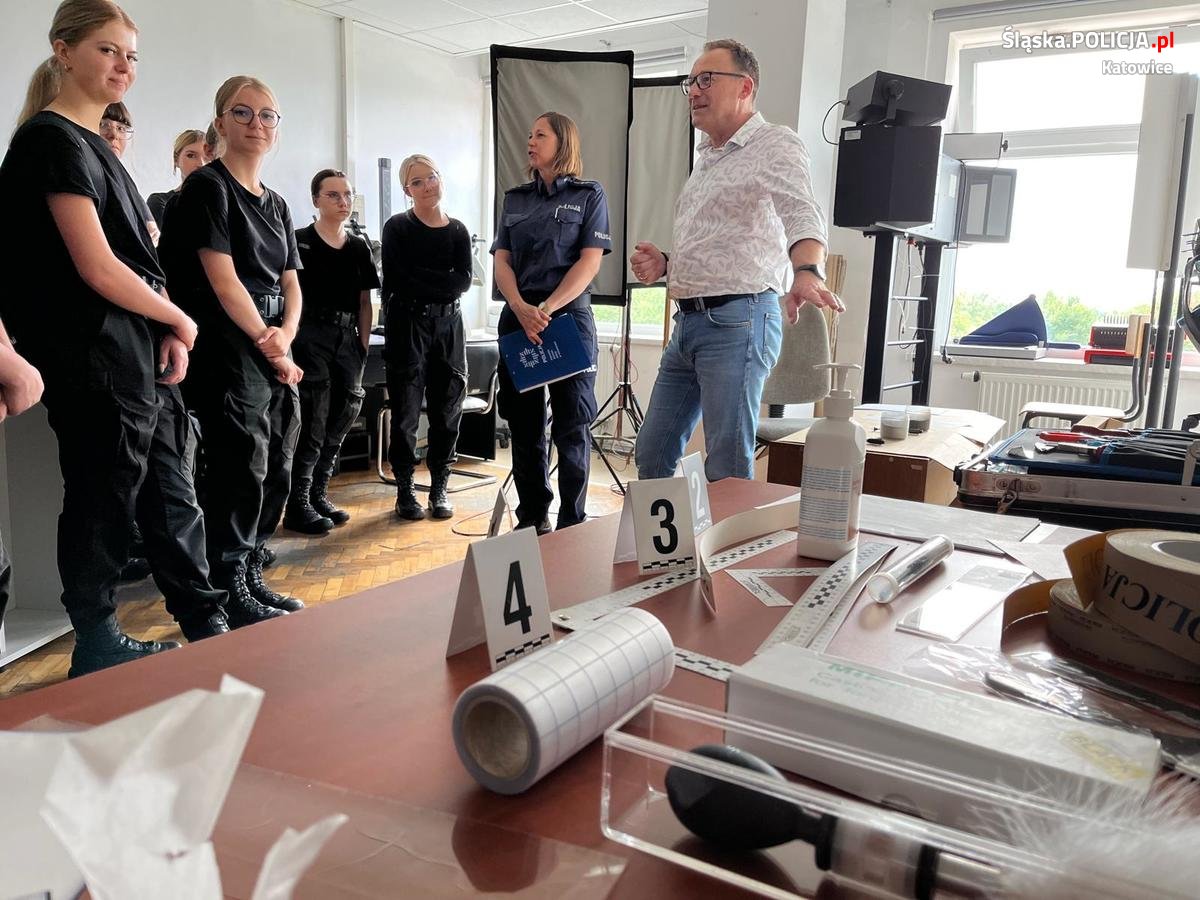 Służba zawodowa w Policji. Spotkanie z młodzieżą katowickich liceów