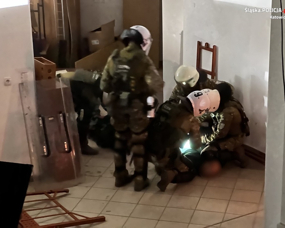 Areszt Śledczy w Katowicach: symulowano bunt osadzonych i atak pseudokibiców [GALERIA]
