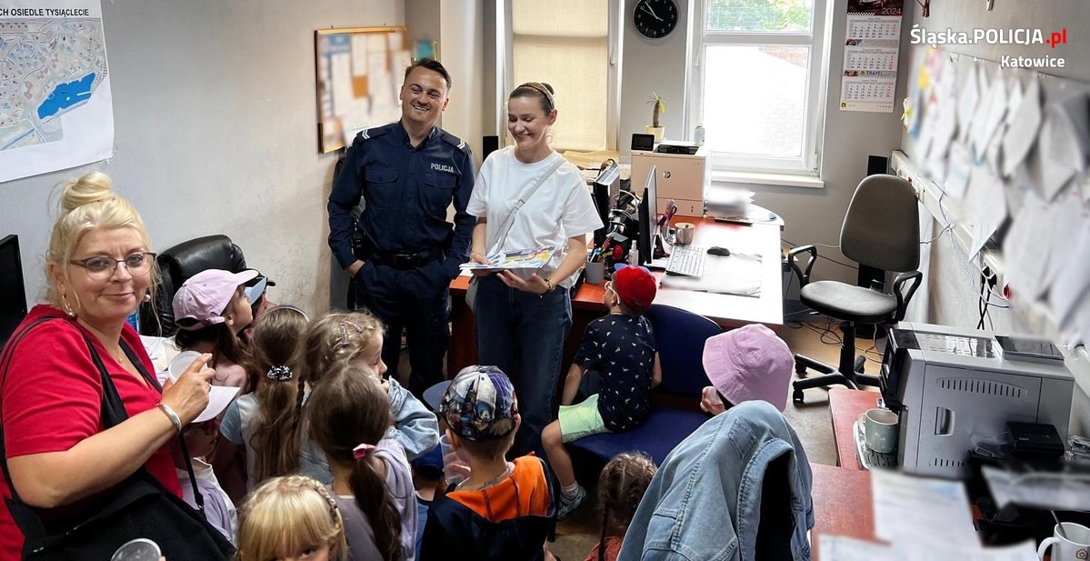 Przedszkolaki w Komisariacie Policji: Jak dbać o bezpieczeństwo podczas wakacji?