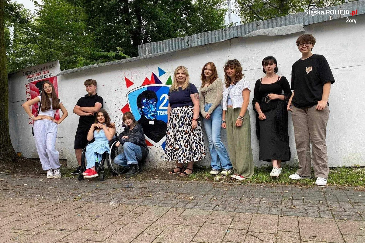 Uroczyste otwarcie ulicznej galerii pn. "Pokolenie końca świata"