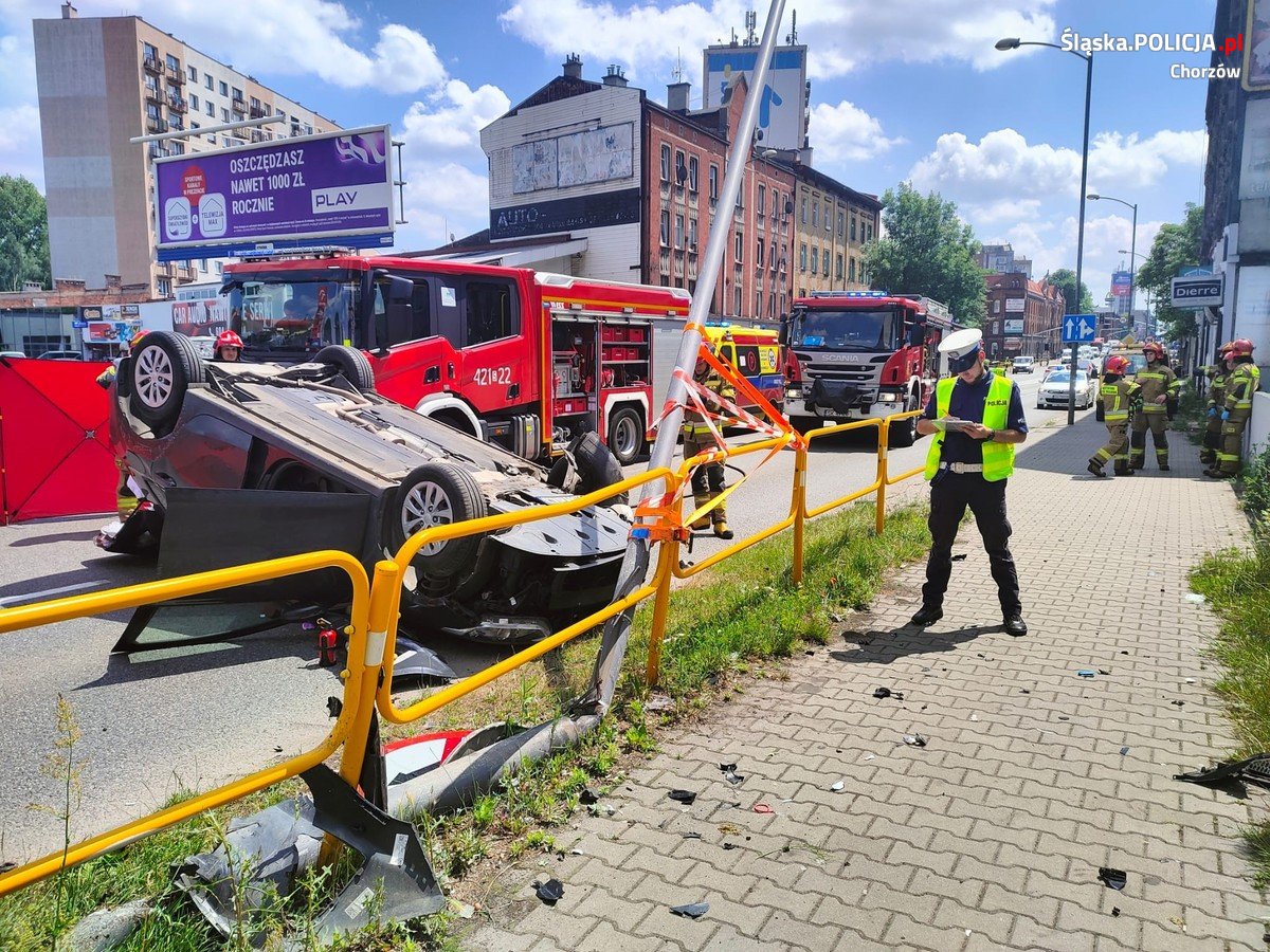 48-letnia mieszkanka Chorzowa dachowała samochodem!