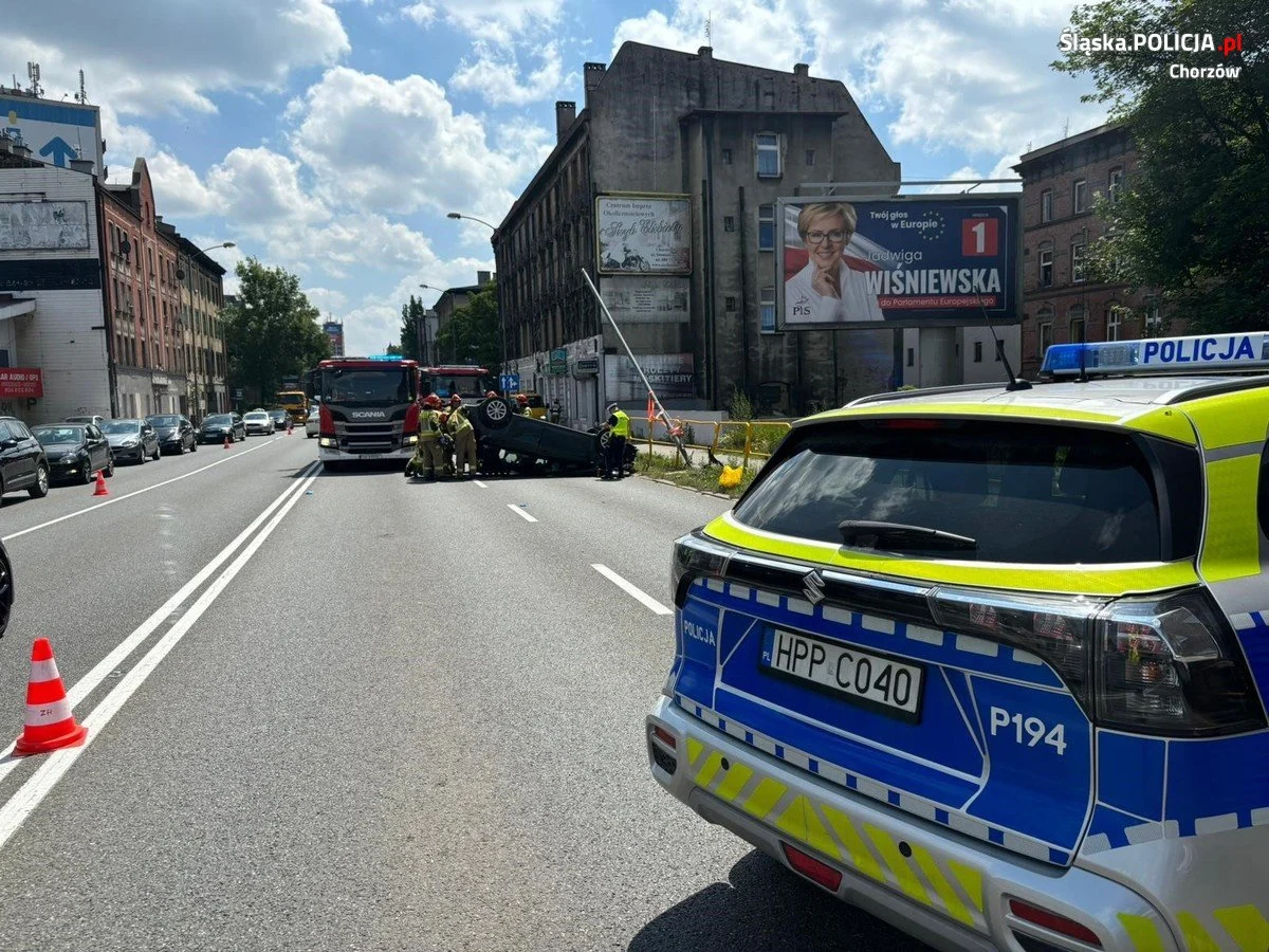 48-letnia mieszkanka Chorzowa dachowała samochodem!