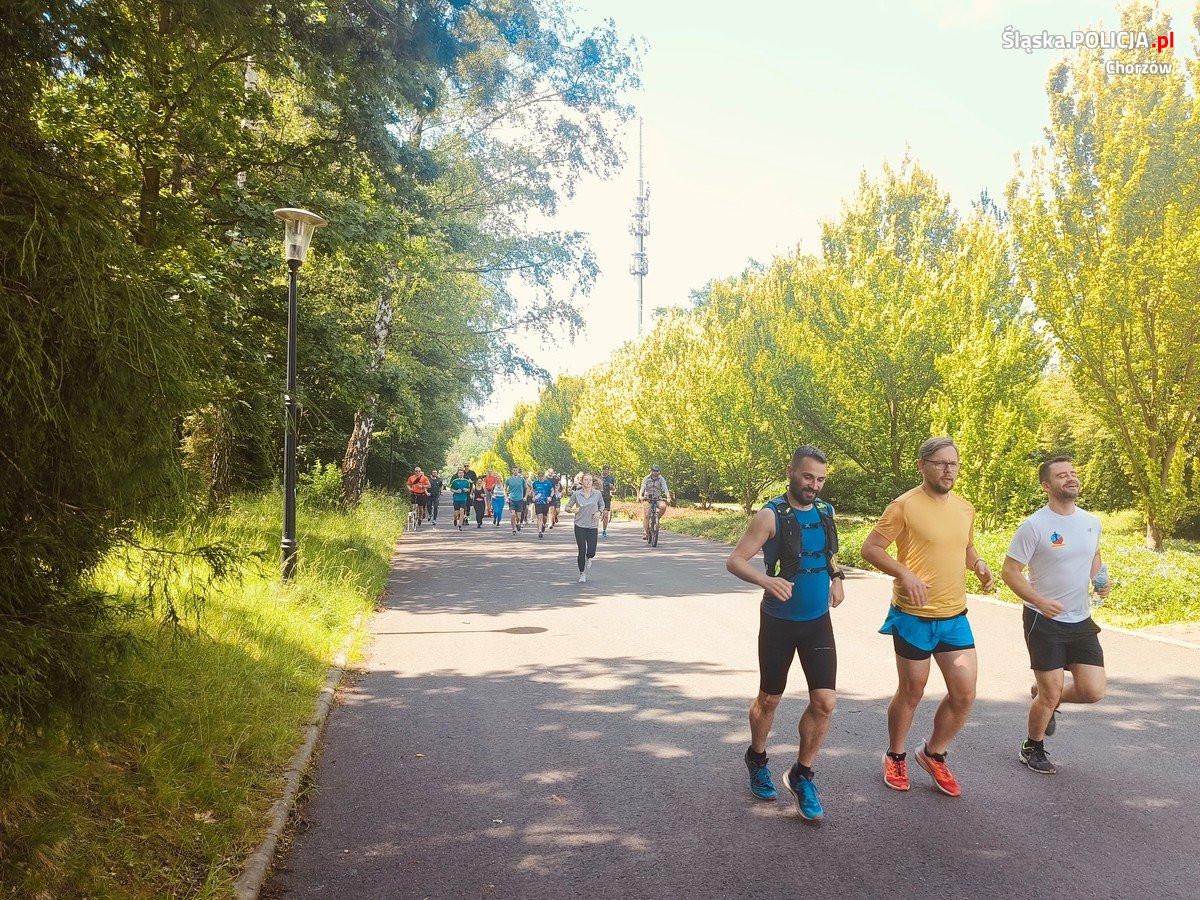 Policjanci z Chorzowa na sportowo dla Fundacji! "Wiosna na sportowo" łączy ruch z pomocą