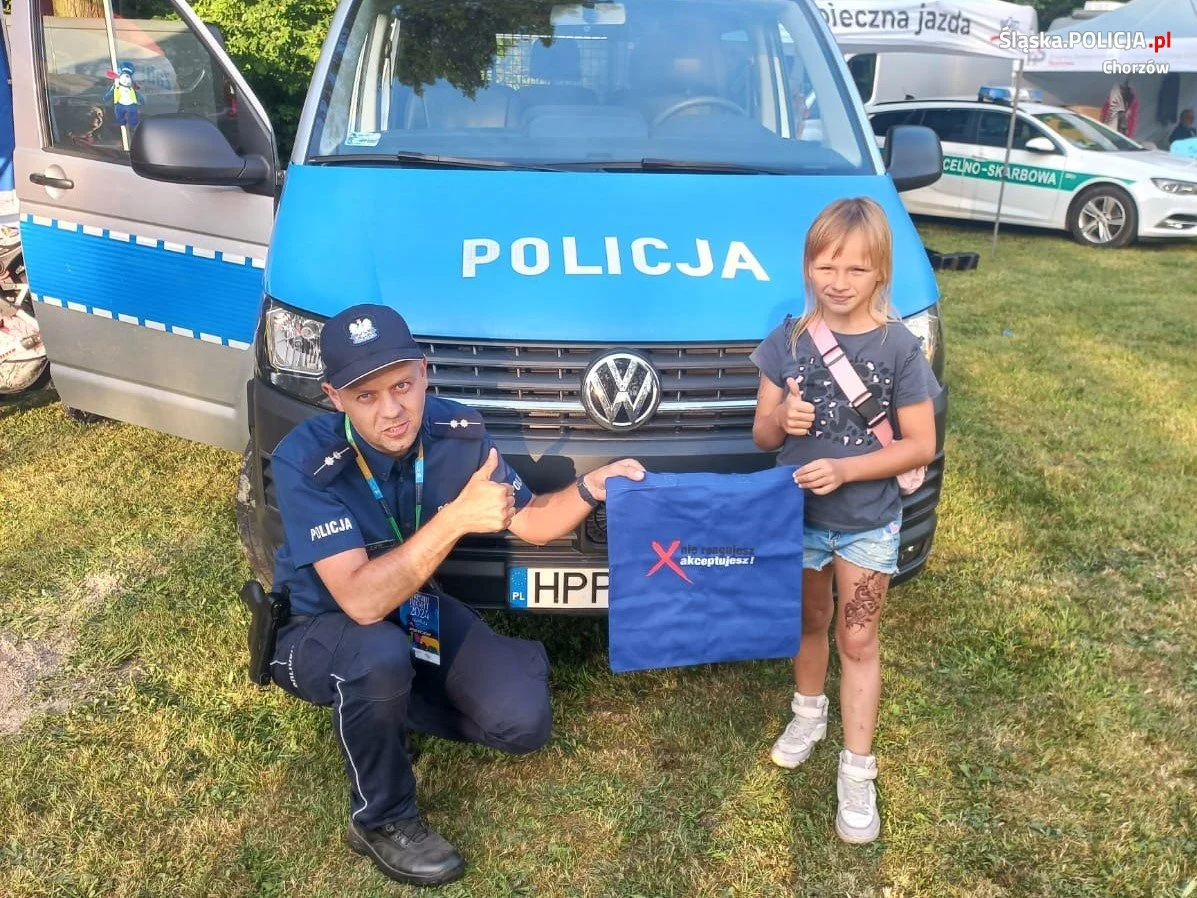 Policjanci na Wieczorze Marzeń w Zoo
