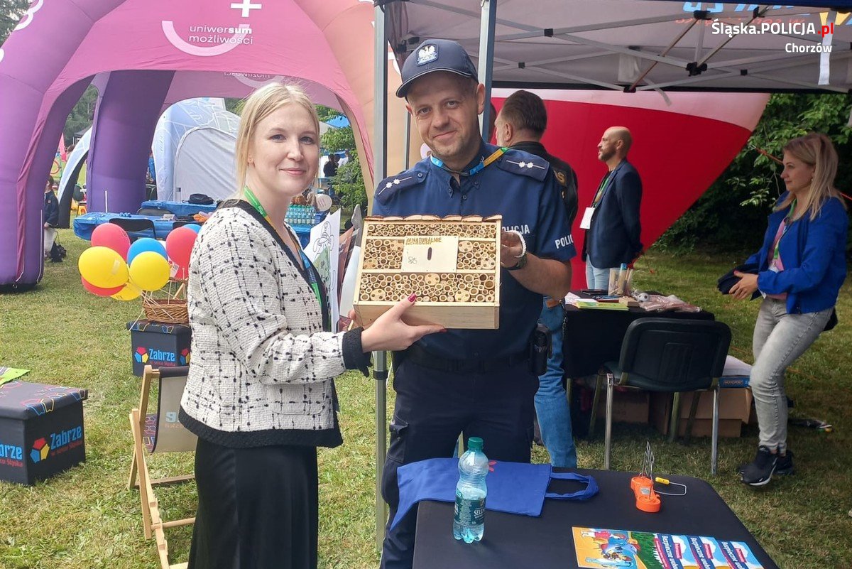 Policjanci na Wieczorze Marzeń w Zoo
