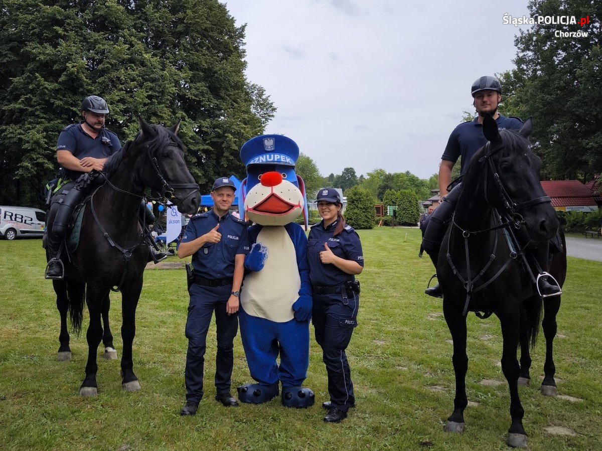 Policjanci na Wieczorze Marzeń w Zoo