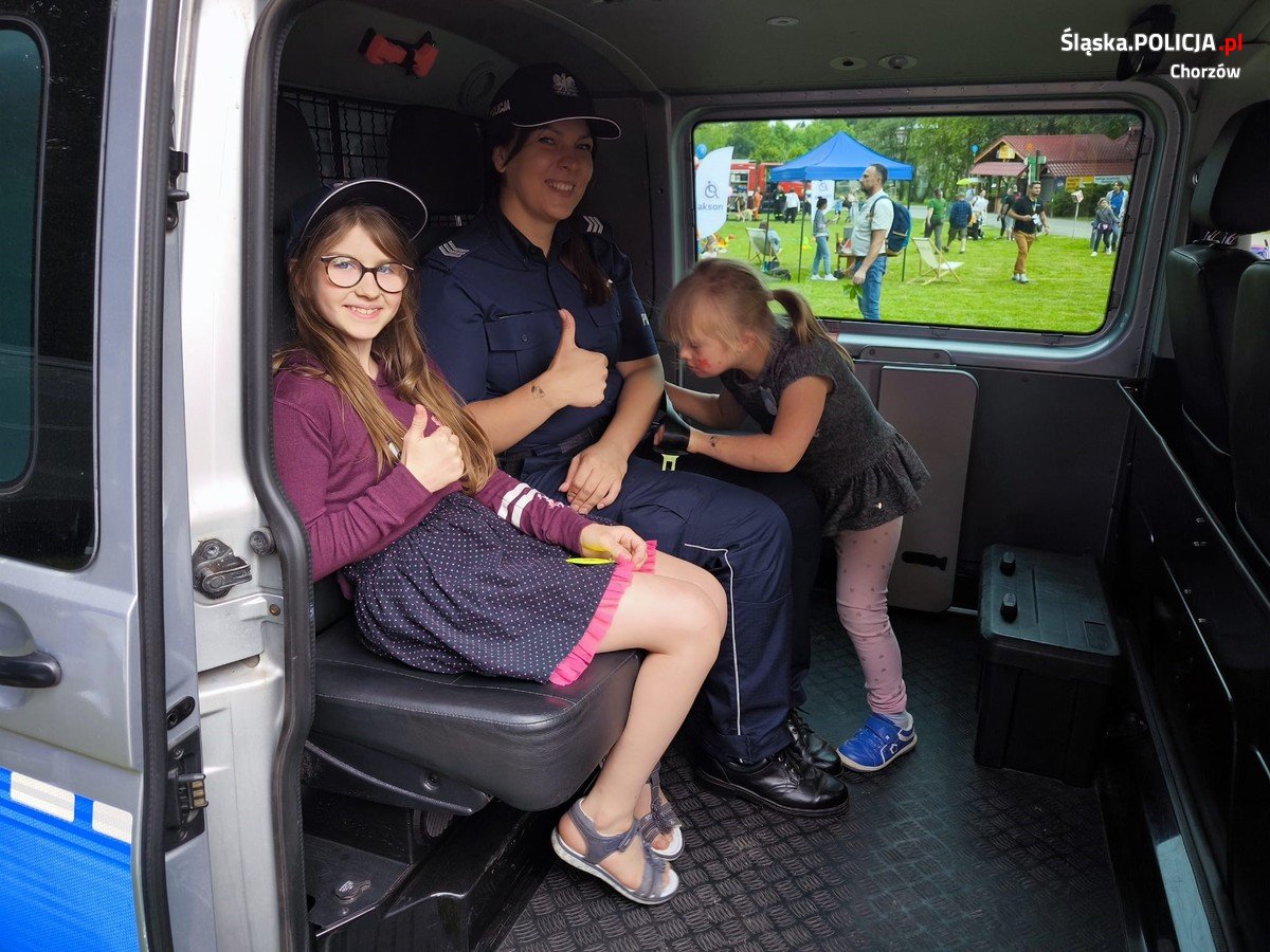 Policjanci na Wieczorze Marzeń w Zoo