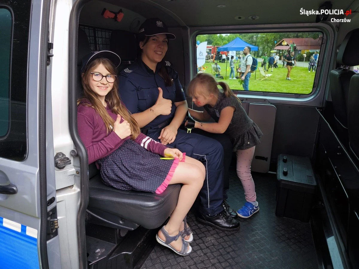 Policjanci na Wieczorze Marzeń w Zoo