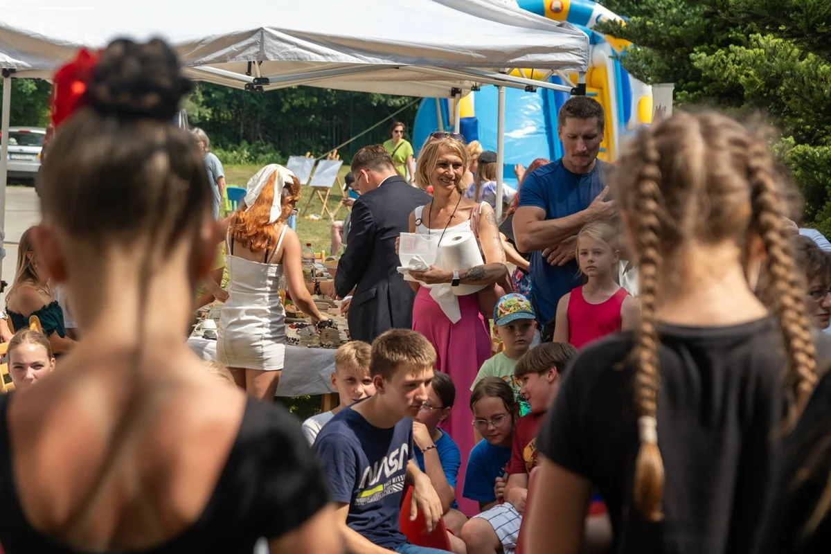 Festyn w Ogrodzie Ośrodka Wsparcia Rodziny. Występy dzieci, gry i dobra zabawa! [GALERIA]