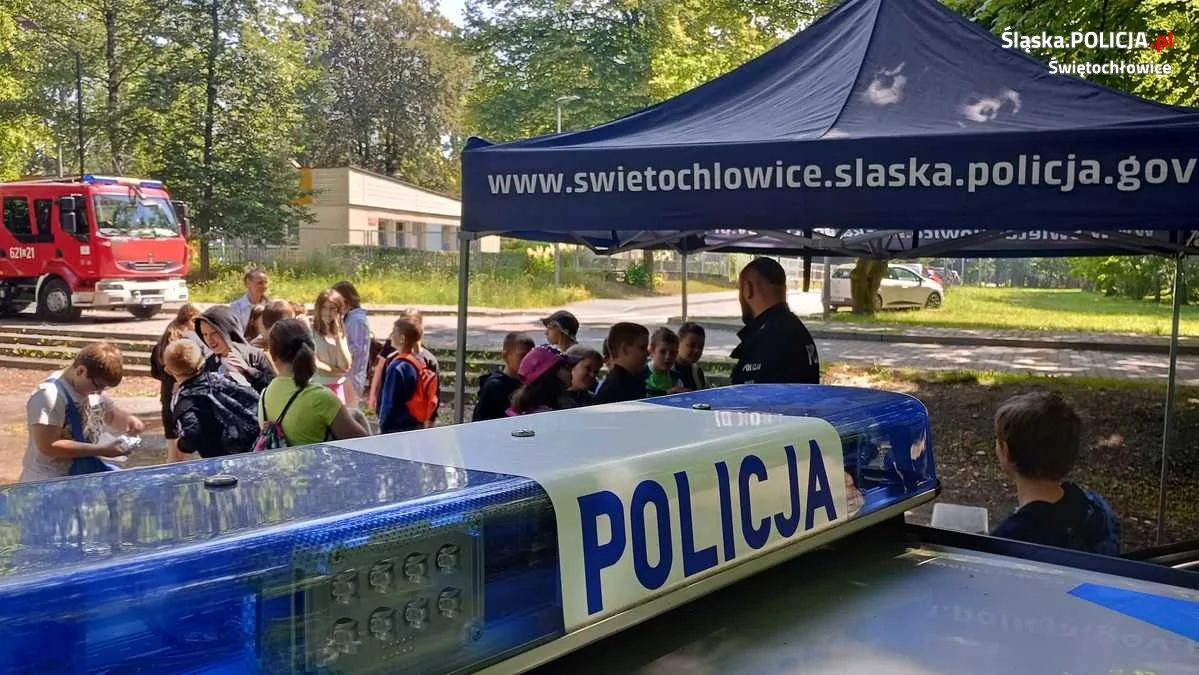 Uczniowie z Świętochłowic uczą się bezpiecznego wypoczynku [GALERIA]