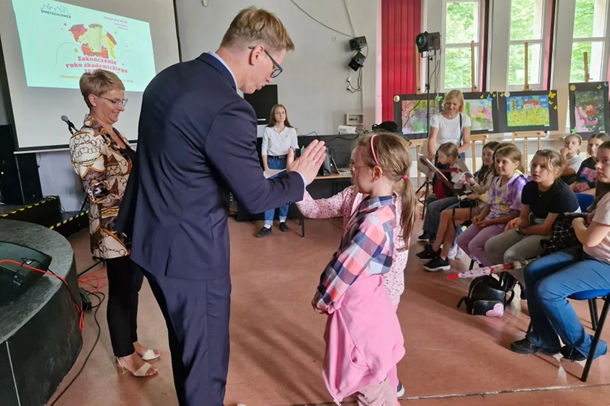 Prezydent Świętochłowic w roli nauczyciela. Ostatnie zajęcia Uniwersytetu Dziecięcego