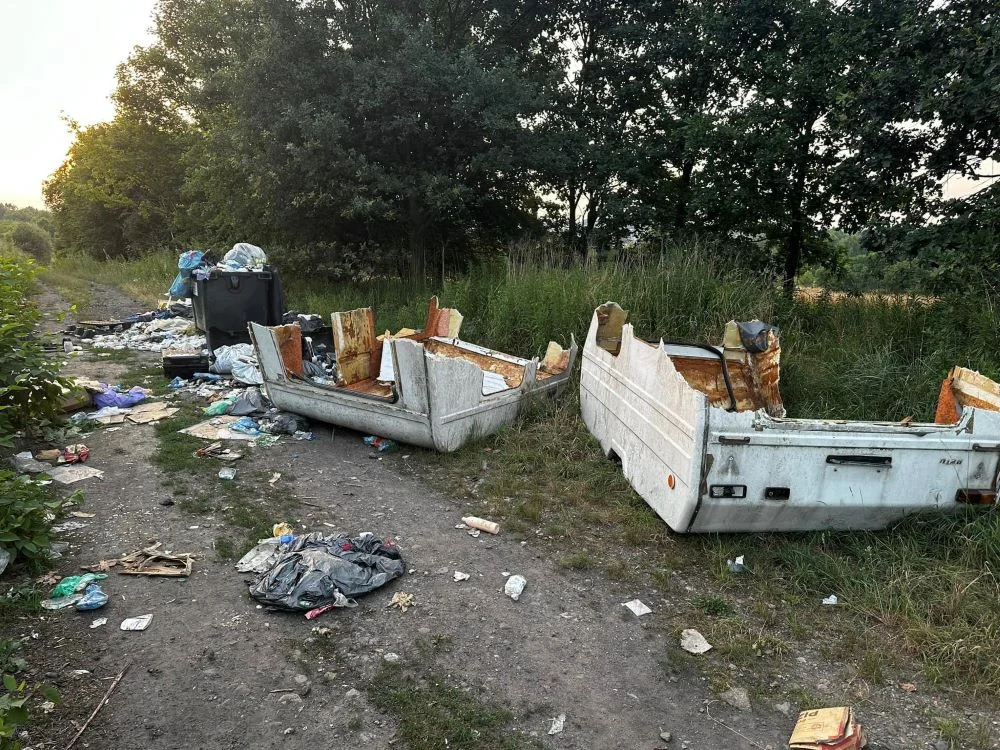 Smutny widok na pograniczu Kochłowic i Bykowiny. Oto kolejne dzikie wysypisko