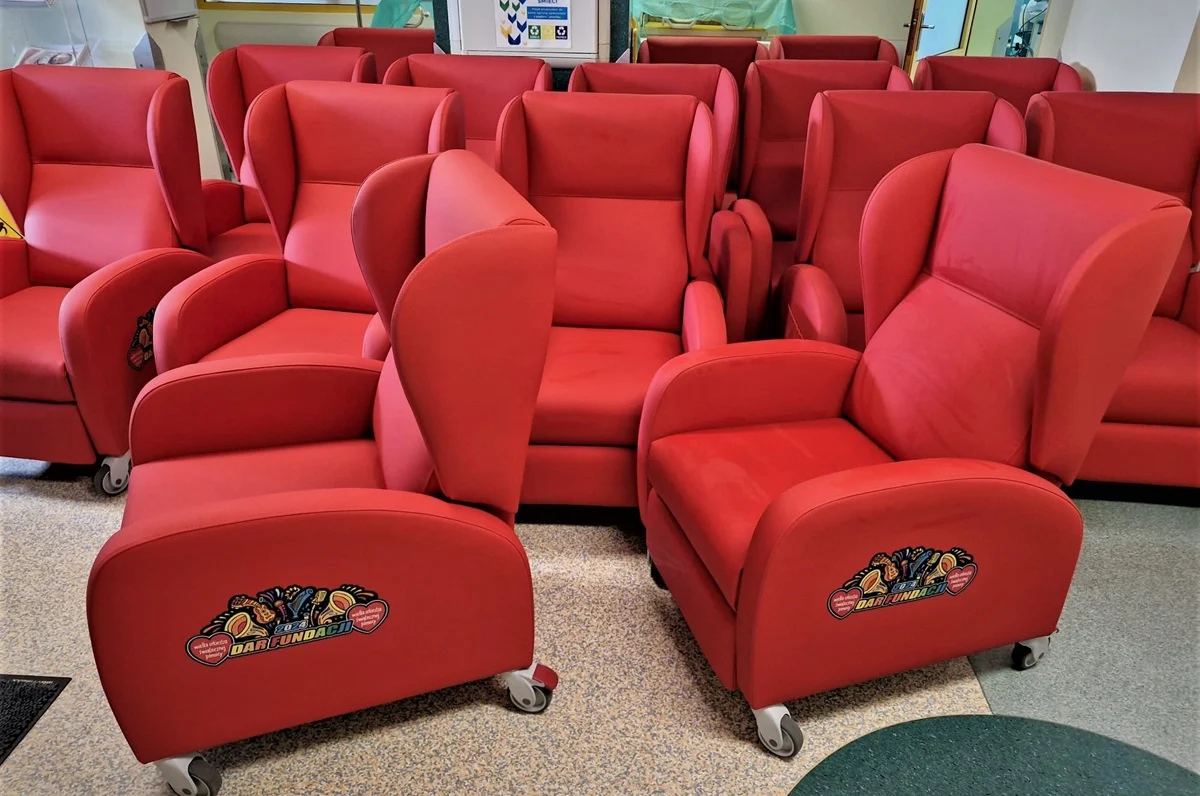 Dzięki wsparciu WOŚP do rudzkiego szpitala trafiło 15 foteli do kangurowania