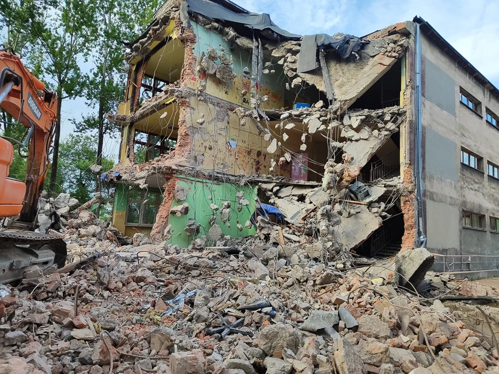 Rozbiórka starego budynku Szkoły Podstawowej nr 17 w Rudzie Śląskiej