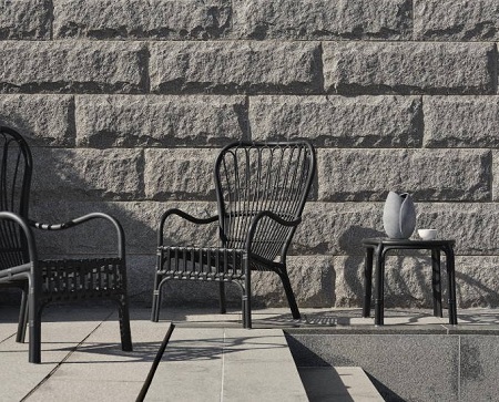 Przytulna restauracja z markowymi meblami ogrodowymi