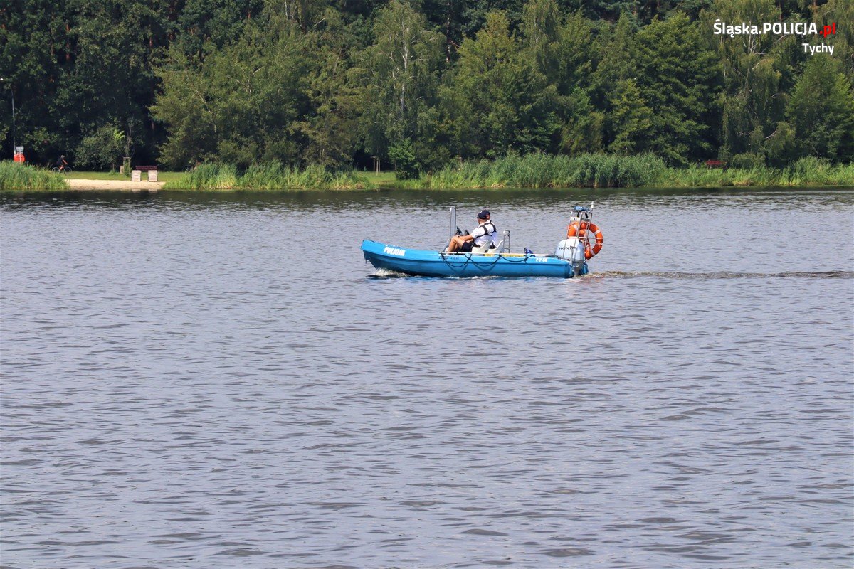Tyscy mundurowi codziennie patrolują Paprocany
