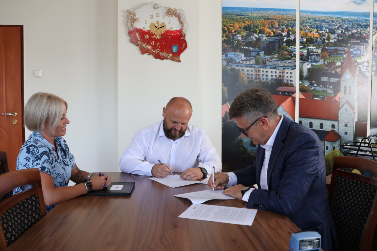 Burmistrz Orzesza podpisał umowę na remont kościoła