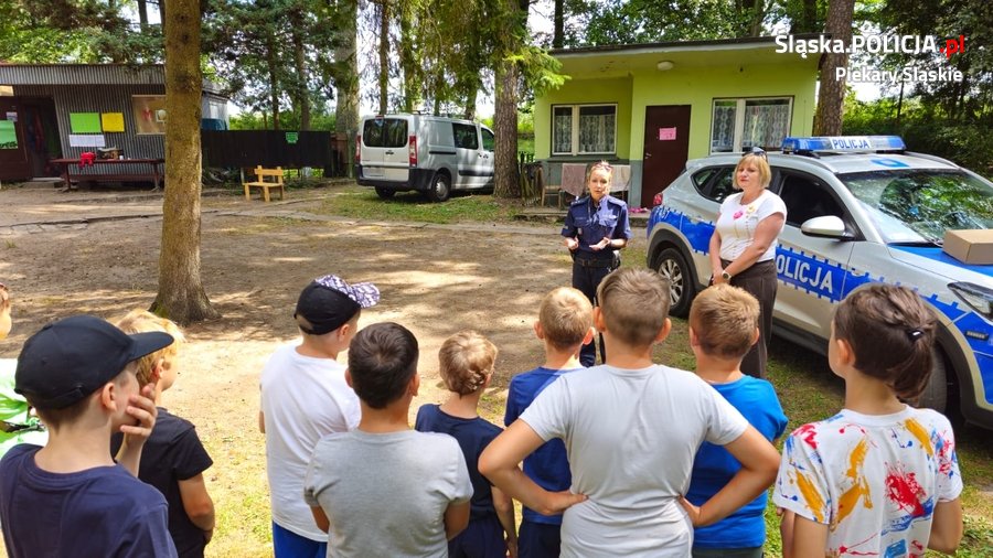Policjanci przypomnieli dzieciom na obozie w Kokotku zasady bezpieczeństwa