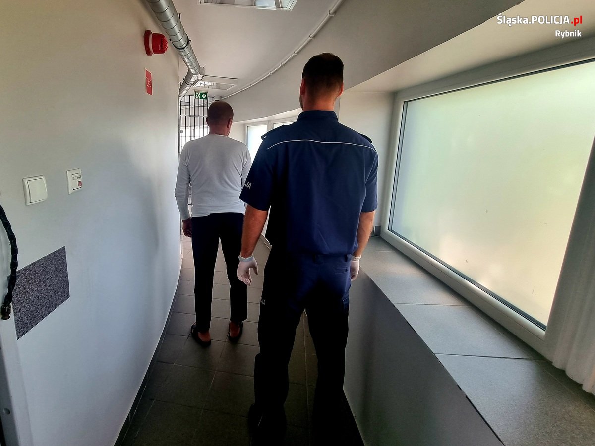 60-latek groził policjantom bronią!