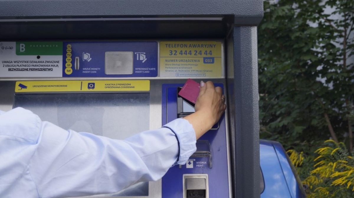 W mieście pojawi się 121 nowych parkomatów! Aplikacje ułatwią opłatę za postój