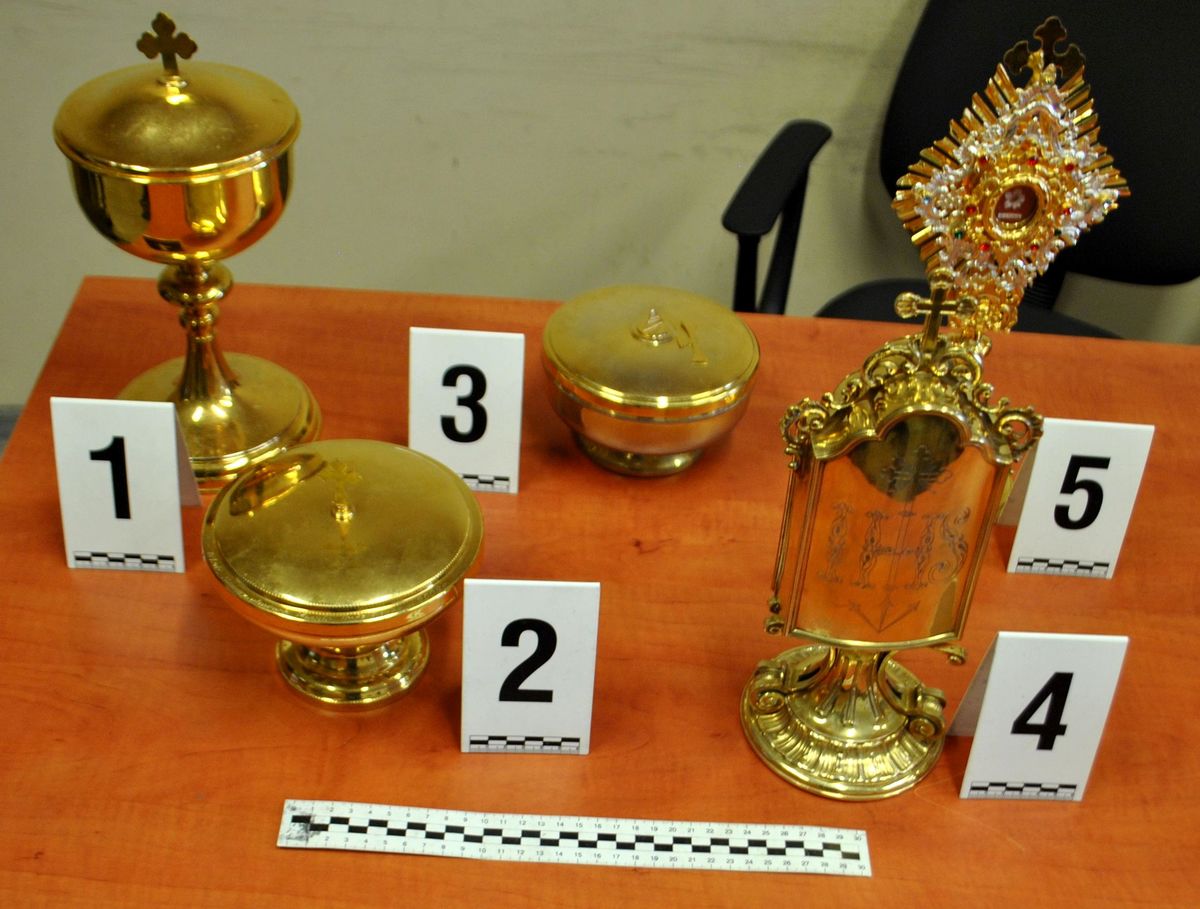 Kryminalni zatrzymali sprawców kradzieży z kościoła w Bytomiu - Szombierkach!